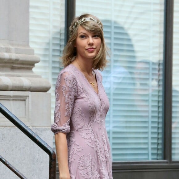 - Taylor Swift quitte son appartement de New York le 13 juillet 2015. 