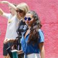  Taylor Swift et Selena Gomez vont d&eacute;jeuner au restaurant &agrave; West Hollywood, le 16 juin 2015.&nbsp;  
