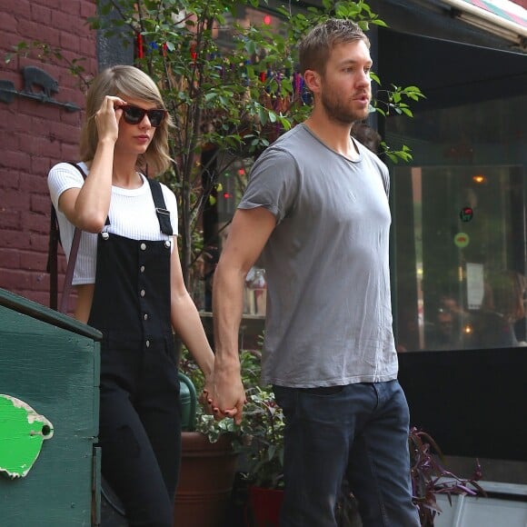 Taylor Swift et son petit-ami Calvin Harris sortent d'un restaurant à New York, le 28 mai 2015. 