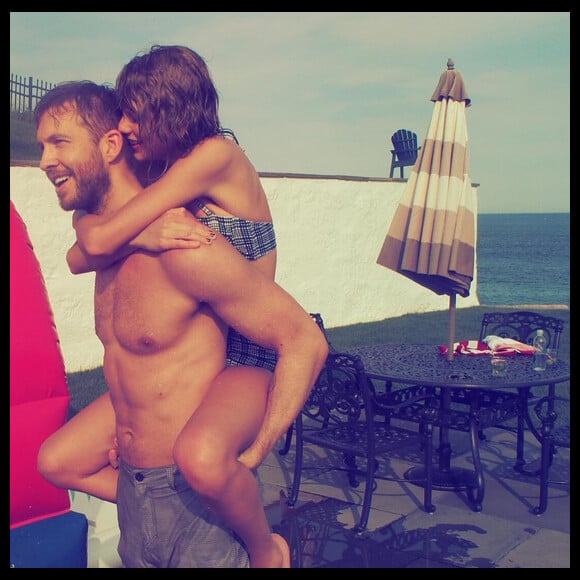 Taylor Swift a posté une photo sur les réseaux sociaux avec son petit-ami Calvin Harris / juillet 2015