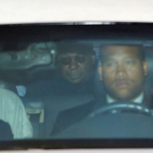 Bobby Brown - La famille et les amis de Bobbi Kristina Brown au "Murray Brothers Funeral Home " à Atlanta. Plus de trois ans après la disparition de sa mère, Bobbi Kristina Brown, fille unique de la légende de la pop music Whitney Houston et du chanteur Bobby Brown, est morte dimanche à l'âge de 22 ans le 26 juillet dernier, dans un hôpital à Duluth, en Géorgie. Le 31 juillet 2015  