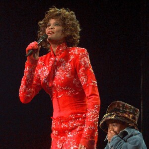 Whitney Houston et sa fille Bobbi Kristina Brown lors d'un concert pour l'UNICEF à Aschaffenburg, en Allemagne le 11 juillet 1998.