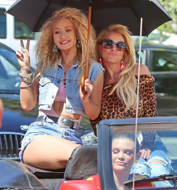 Britney Spears et Iggy Azalea sur le tournage du clip de "Pretty Girls" à Studio City, Los Angeles, le 9 avril 2015.