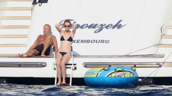 Laeticia Hallyday : Topless et superbe à 40 ans, dans les eaux de Saint-Barth'