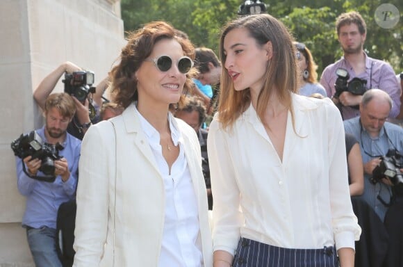 Ines de la Fressange et Nine d'Urso - People au défilé de mode "Chanel" Haute-Couture Automne-Hiver 2015/201