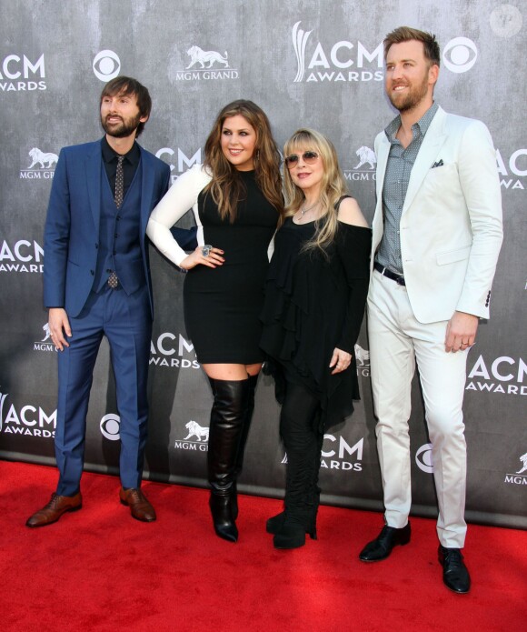 Dave Haywood, Hillary Scott, Stevie Nicks et Charles Kelley (Lady Antebellum) - People à la cérémonie des "Academy Of Country Music Awards" 2014 à Las Vegas, le 6 avril 2014. 