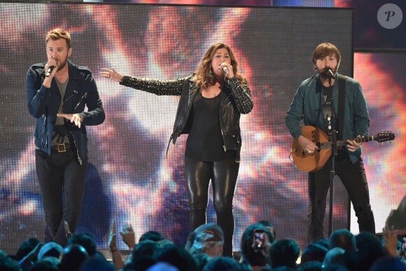 Dave Haywood, Hillary Scott, Charles Kelley - Le groupe Lady Antebellum sur la scène des CMT Music Wards, le 10 juin 2015  