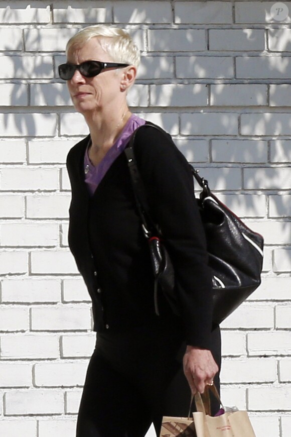 Exclusif - Annie Lennox se promène, à Los Angeles le 1er février 2015.