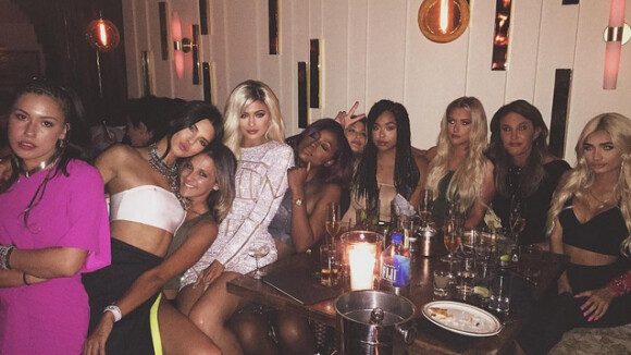 Kylie Jenner, en excellente compagnie pour fêter ses 18 ans au restaurant The Nice Guy. Los Angeles, le 9 août 2015.