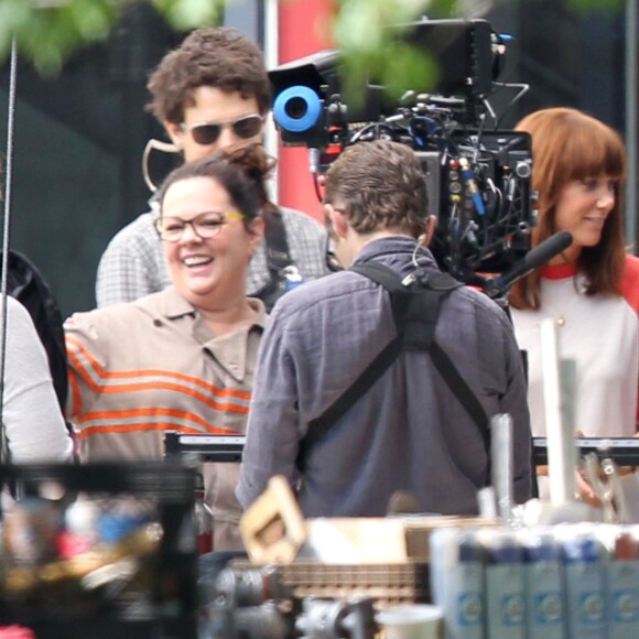 Exclusif - Les actrices Melissa McCarthy et Kristen Wiig en costume de Ghostbuster à Boston le 30 juin 2015. 