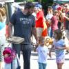 Ben Affleck emmène ses enfants Samuel et Seraphina se promener au "farmer's market" à Atlanta, le 8 aout 2015