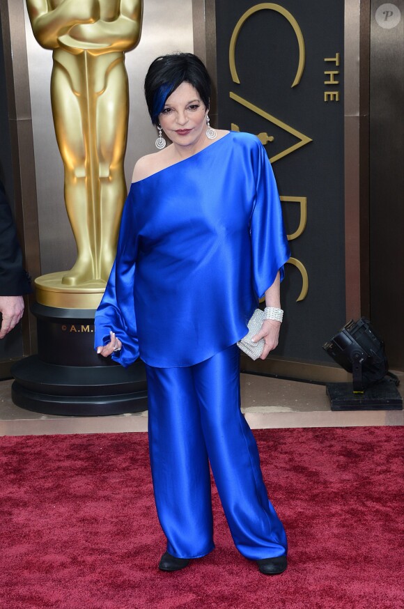Liza Minnelli sur le tapis rouge des Oscars le 2 mars 2014