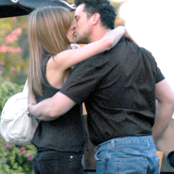 Jennifer Aniston et Matt Leblanc s'embrassent à Los Angeles le 14 avril 2004.