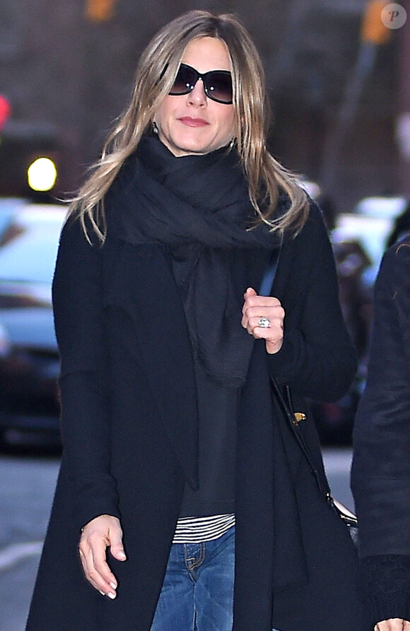 Jennifer Aniston est allée diner avec Amanda Anka (la femme de Jason Bateman) au restaurant Nobu à New York, le 27 avril 2015.