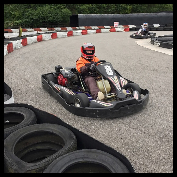 Geri Halliwell fait du karting pendant ses vacances dans les Cornouailles / photo postée sur le compte Instagram de la chanteuse au mois d'août 2015