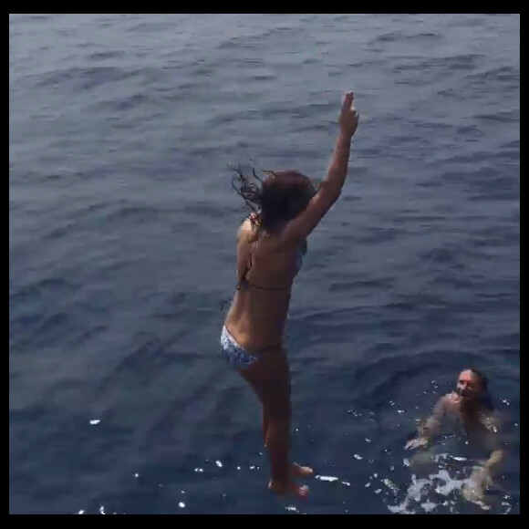 Geri Halliwell sur un bateau à Saint Tropez avec sa fille et son mari  / photo postée sur le compte Instagram de la chanteuse au mois d'août 2015