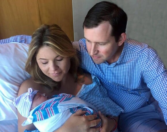 Jenna Bush pose avec sa fille Poppy et son mari. Photo Twitter du Today Show, le 14 août 2015
