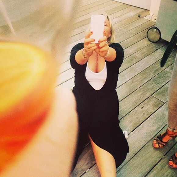 Drole de selfie pour Valérie Damidot