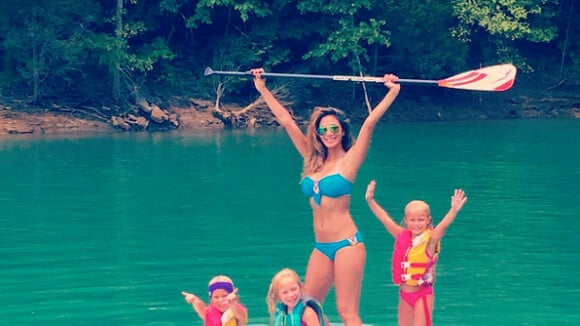 Nicole Scherzinger : Sexy en bikini, en famille... et loin de son ex Lewis !