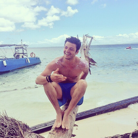 Kev Adams en vacances en famille, en août 2015.