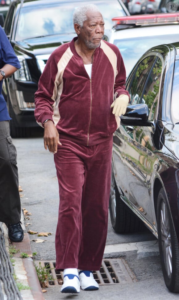 Morgan Freeman - Tournage du film "Going in Style" à New York, le 5 août 2015. 