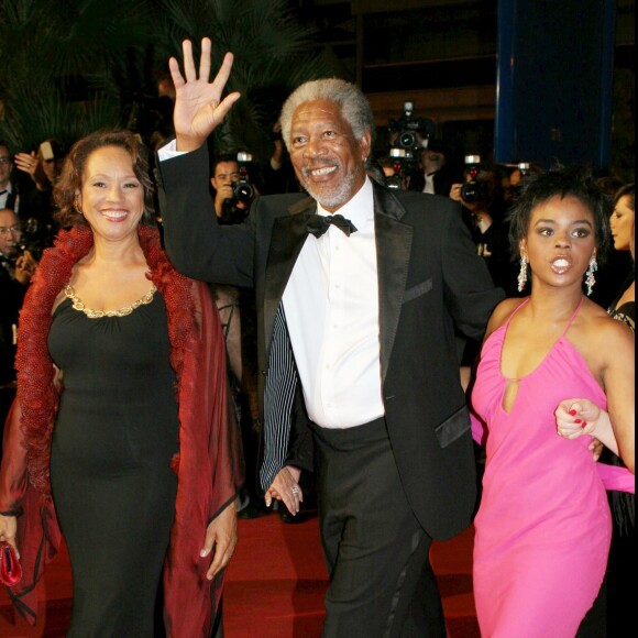 Morgan Freeman pose avec E'Dena Hines, la petite-fille de sa première femme (Jeanette Adair Bradshaw). Cette dernière a été retrouvée morte devant son appartement à New York, très tôt le dimanche le 16 août 2015. La jeune femme de 33 ans a été poignardée à mort par Lamar Davenport, son (ex ?) compagnon. Sur la photo à gauche, l'ex-femme de Morgan Freeman, Myrna Colley-Lee. Image du 18 mai 2005, montée des marches du film "Sin City", lors du 58ème festival international du film de Cannes.