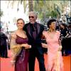 Morgan Freeman pose avec E'Dena Hines, la petite-fille de sa première femme (Jeanette Adair Bradshaw). Cette dernière a été retrouvée morte devant son appartement à New York, très tôt le dimanche le 16 août 2015. La jeune femme de 33 ans a été poignardée à mort par Lamar Davenport, son (ex ?) compagnon. Sur la photo à gauche, l'ex-femme de Morgan Freeman, Myrna Colley-Lee. Image du 21 mai 2005, soirée de cérémonie de clôture du 58ème festival international du film de Cannes.