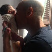 Jean-Marc Barr papa pour la première fois : Fier et ému, il présente son bébé