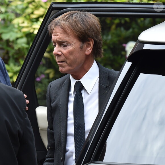 Cliff Richard - Obsèques de Cilla Blacks en l'église de St. Mary à Liverpool, le 20 août 2015.