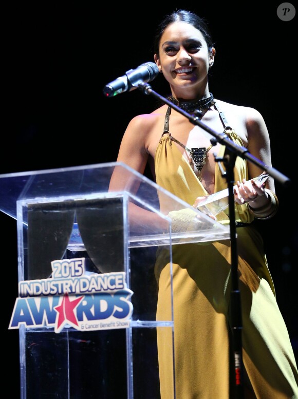 Vanessa Hudgens reçoit son prix à la soirée Industry Dance Awards 2015 à Hollywood, le 19 août 2015