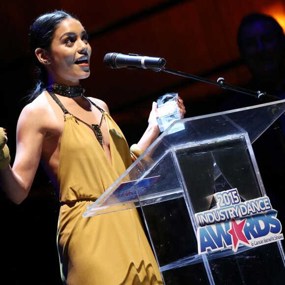 Vanessa Hudgens reçoit son prix à la soirée Industry Dance Awards 2015 à Hollywood, le 19 août 2015