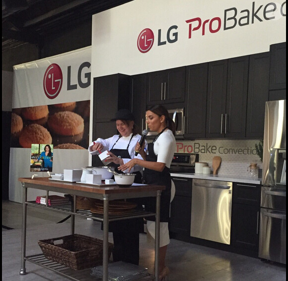 Eva Longoria a cuisiné lors d'un événement LG à Los Angeles