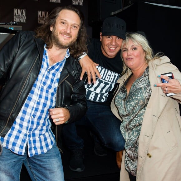 Valérie Damidot et son compagnon Régis Viogeat avec Cut Killer à l'avant-première parisienne du film "N.W.A. - Straight Outta Compton" à l'UGC Ciné Cité Bercy. Paris, le 24 août 2015.