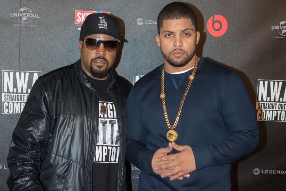 Ice Cube (O'Shea Jackson) et son fils O'Shea Jackson Jr. assistent à l'avant-première parisienne du film "N.W.A. - Straight Outta Compton" à l'UGC Ciné Cité Bercy. Paris, le 24 août 2015.