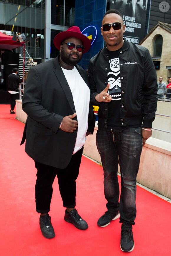 Issa Doumbia et Mokobe assistent à l'avant-première parisienne du film "N.W.A. - Straight Outta Compton" à l'UGC Ciné Cité Bercy. Paris, le 24 août 2015.