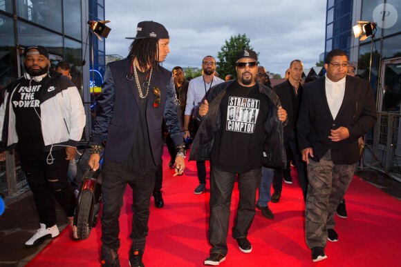 Laurent Bourgeois et Ice Cube (O'Shea Jackson) arrivent à l'avant-première parisienne du film "N.W.A. - Straight Outta Compton" à l'UGC Ciné Cité Bercy. Paris, le 24 août 2015.
