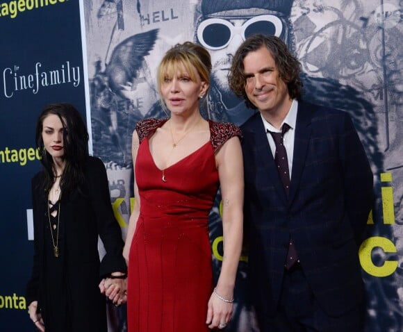 Le réalisateur Brett Morgen, Courtney Love et sa fille Frances Bean Cobain assistent à la première du film "Kurt Cobain: Montage of Heck" à Hollywood. Le 21 avril 2015.