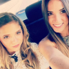 Capucine Anav prend la pose pour un selfie avec sa petite soeur Lou, à Tel Avis, en aout 2015