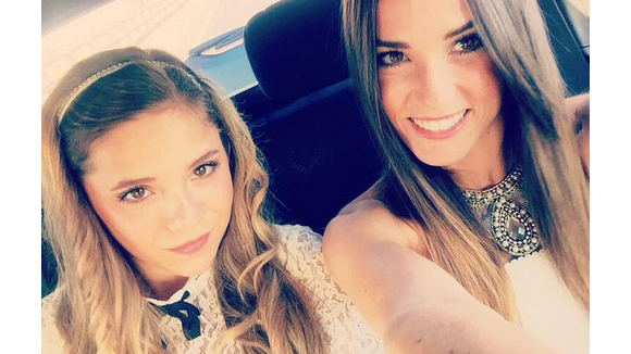 Capucine Anav : Selfie craquant avec sa petite soeur Lou, à Tel Aviv !