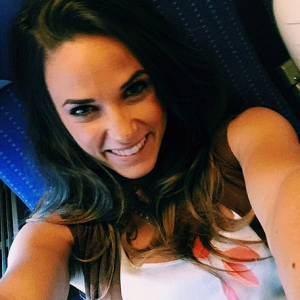 Capucine Anav au top pour un selfie !