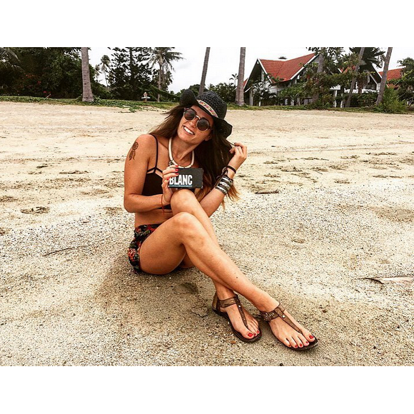 Capucine Anav prend la pose en Thailande