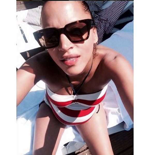 Noémie Lenoir superbe sur Instagram pendant ses vacances, elle affiche son ventre rond !