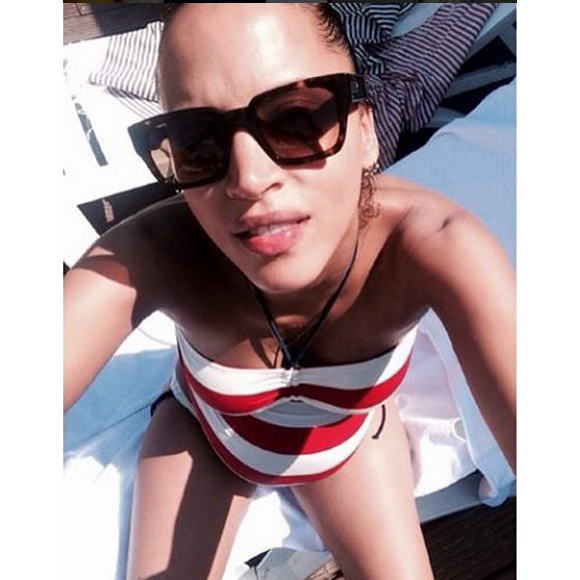 Noémie Lenoir superbe sur Instagram pendant ses vacances, elle affiche son ventre rond !