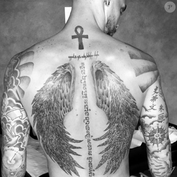 Steven (Les Anges 7) dévoile un nouveau tatouage XXL. Août 2015.