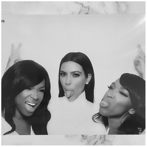 Kim Kardashian et les soeurs Khadijah et Malika Haqq à l'anniversaire de James Harden sur le Fantasea, à Marina del Rey. Le 25 août 2015.