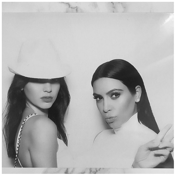 Kendall Jenner et Kim Kardashian à l'anniversaire de James Harden sur le Fantasea, à Marina del Rey. Le 25 août 2015.