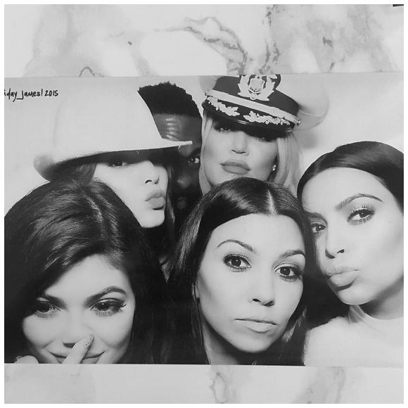 Kendall Jenner, le birthday boy James Harden, Khloé Kardashian, Kylie Jenner, Kourtney et Kim Kardashian à bord du Fantasea, à Marina del Rey. Le 25 août 2015.