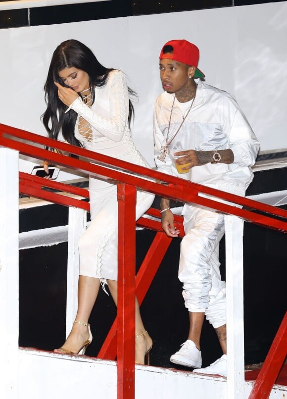 Kylie Jenner et Tyga arrivent à la soirée d'anniversaire du basketteur (et petit ami de Khloé Kardashian) James Harden sur le Fantasea, à Marina del Rey. Le 25 août 2015.