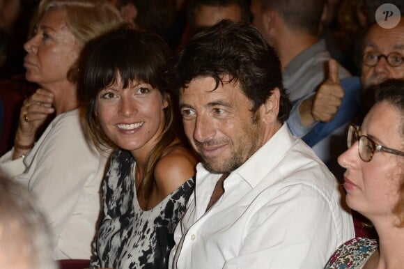 Patrick Bruel et sa compagne Caroline lors de la générale de la pièce "Un dîner d'adieu" au Théâtre Edouard Vll à Paris le 15 septembre 2014