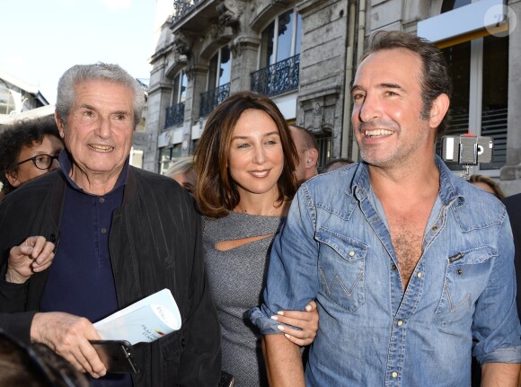 Claude Lelouch, Elsa Zylberstein et Jean Dujardin lors de l'inauguration de la rue éphémère "Jean Dujardin" pendant le 8e Festival du Film Francophone d'Angoulême, le 28 août 2015.
